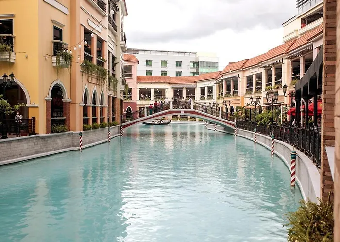 Cozy & Spacious 2br Near Bgc - Theater Manila