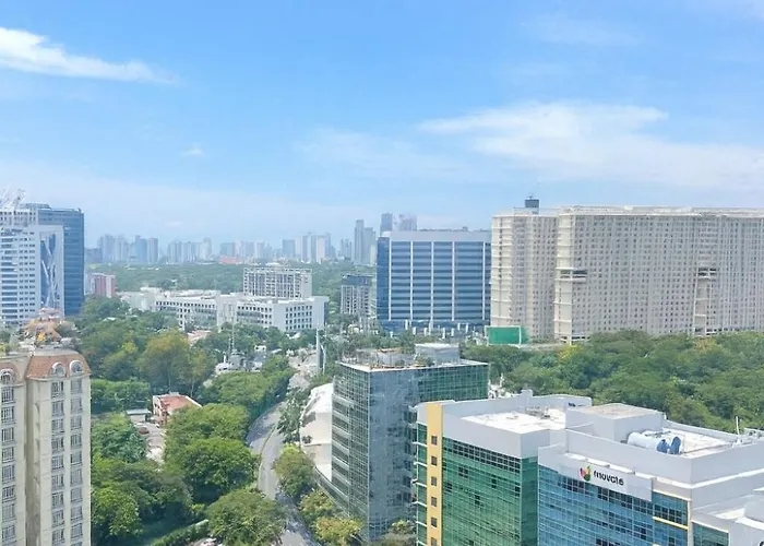 Cozy & Spacious 2br Near Bgc - Theater Apartment *