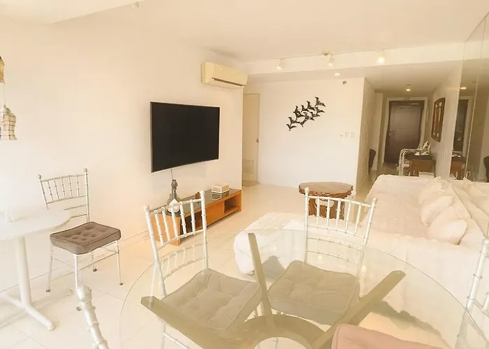 Cozy & Spacious 2br Near Bgc - Theater Apartment