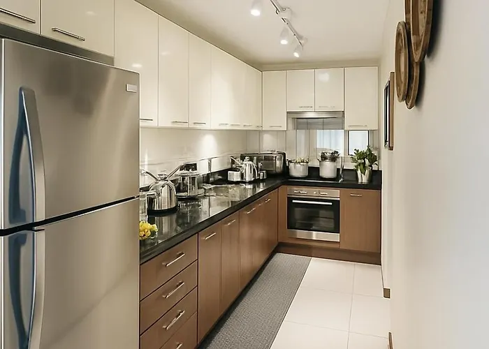 Cozy & Spacious 2br Near Bgc - Theater * Manila